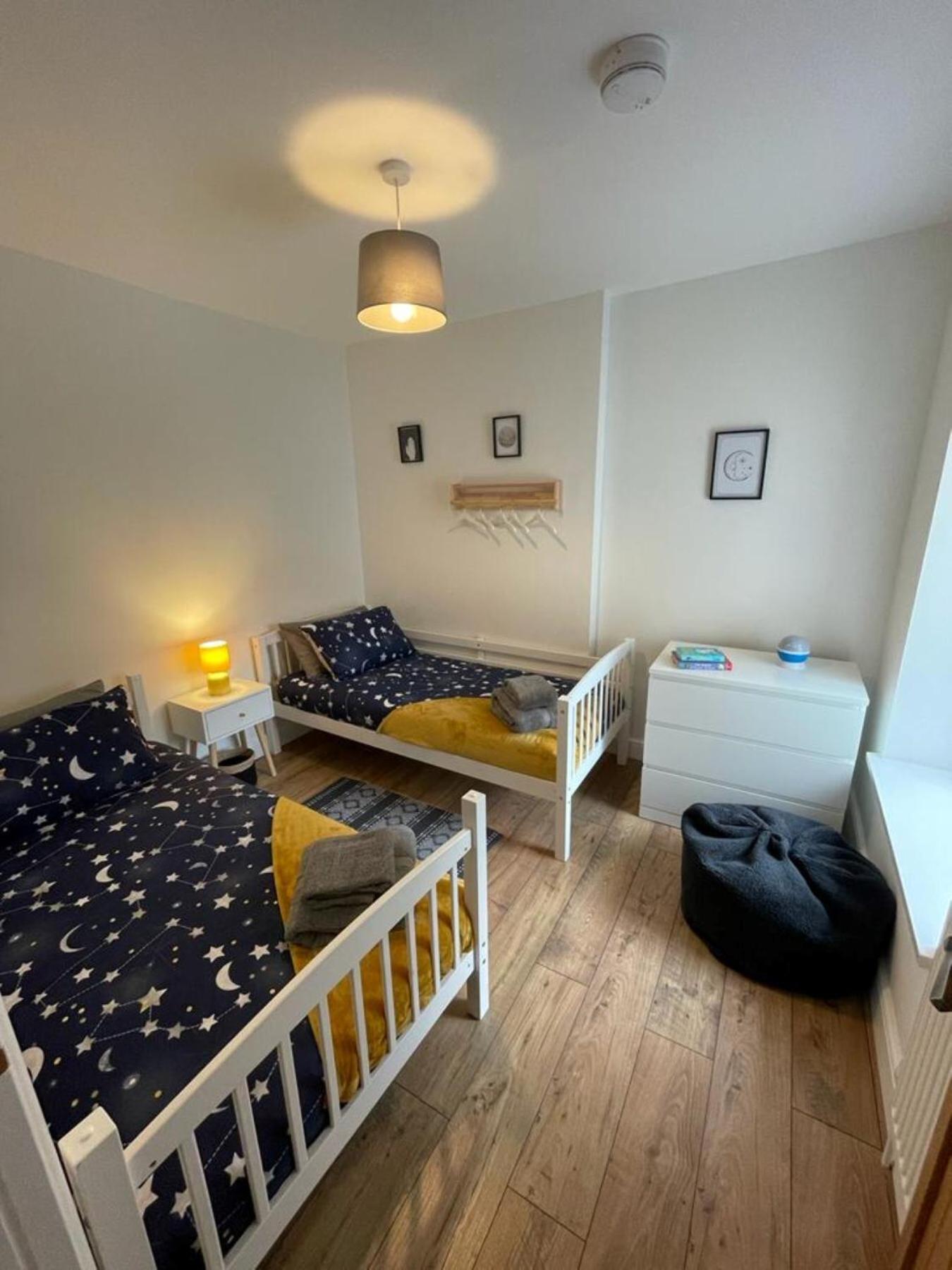 Casa One Hundred - A Beautiful 4 Bed House On The Beach Front Swansea Eksteriør billede