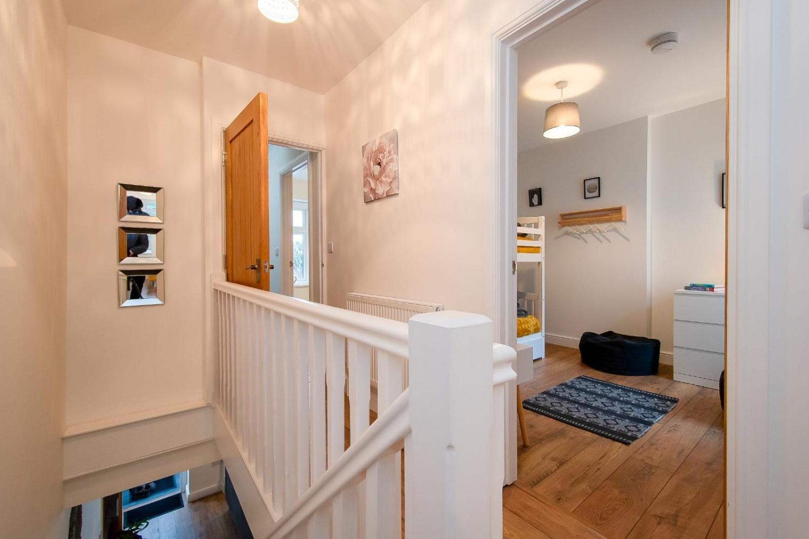 Casa One Hundred - A Beautiful 4 Bed House On The Beach Front Swansea Eksteriør billede