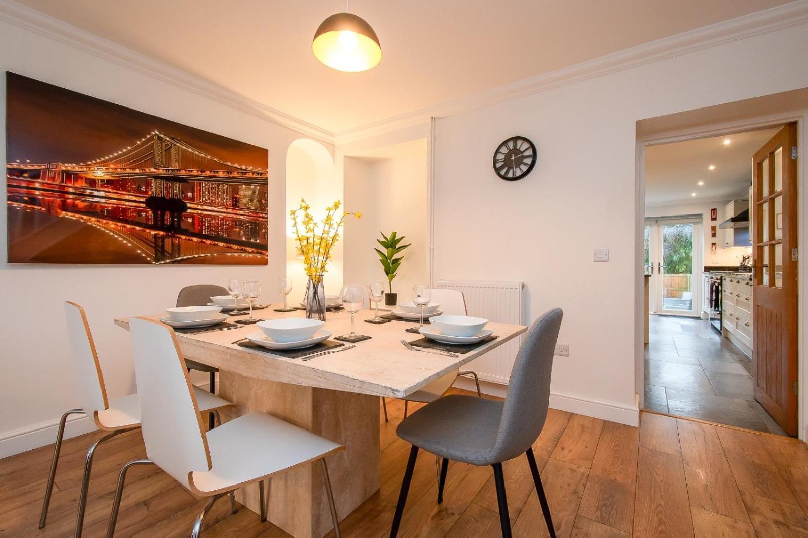 Casa One Hundred - A Beautiful 4 Bed House On The Beach Front Swansea Eksteriør billede