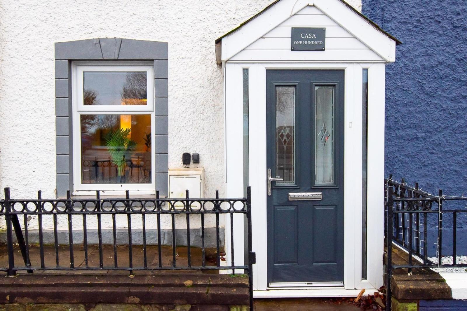 Casa One Hundred - A Beautiful 4 Bed House On The Beach Front Swansea Eksteriør billede