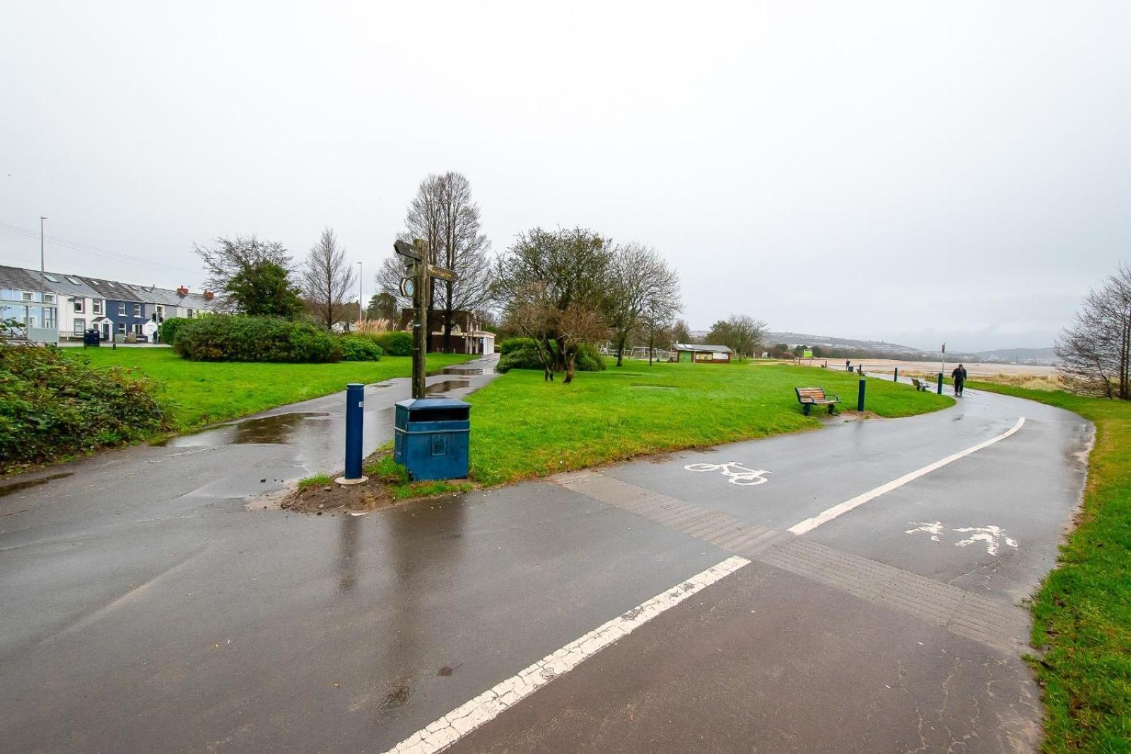Casa One Hundred - A Beautiful 4 Bed House On The Beach Front Swansea Eksteriør billede