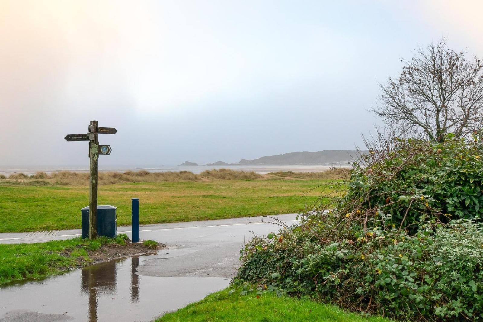 Casa One Hundred - A Beautiful 4 Bed House On The Beach Front Swansea Eksteriør billede