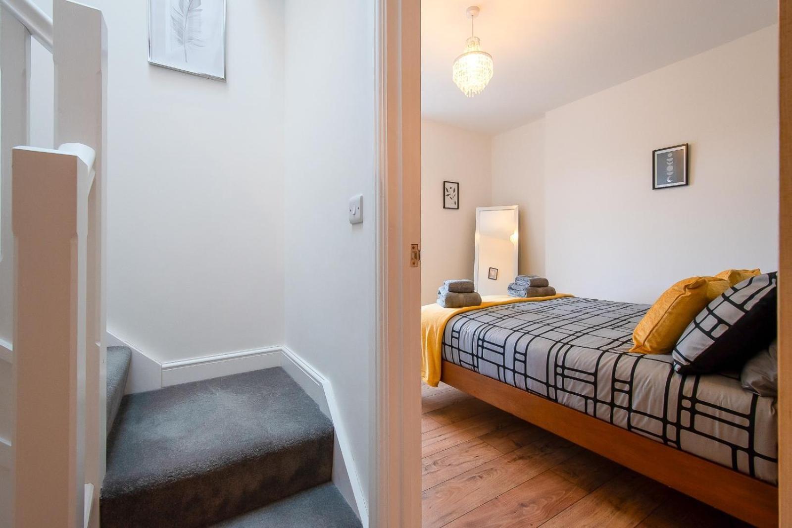 Casa One Hundred - A Beautiful 4 Bed House On The Beach Front Swansea Eksteriør billede
