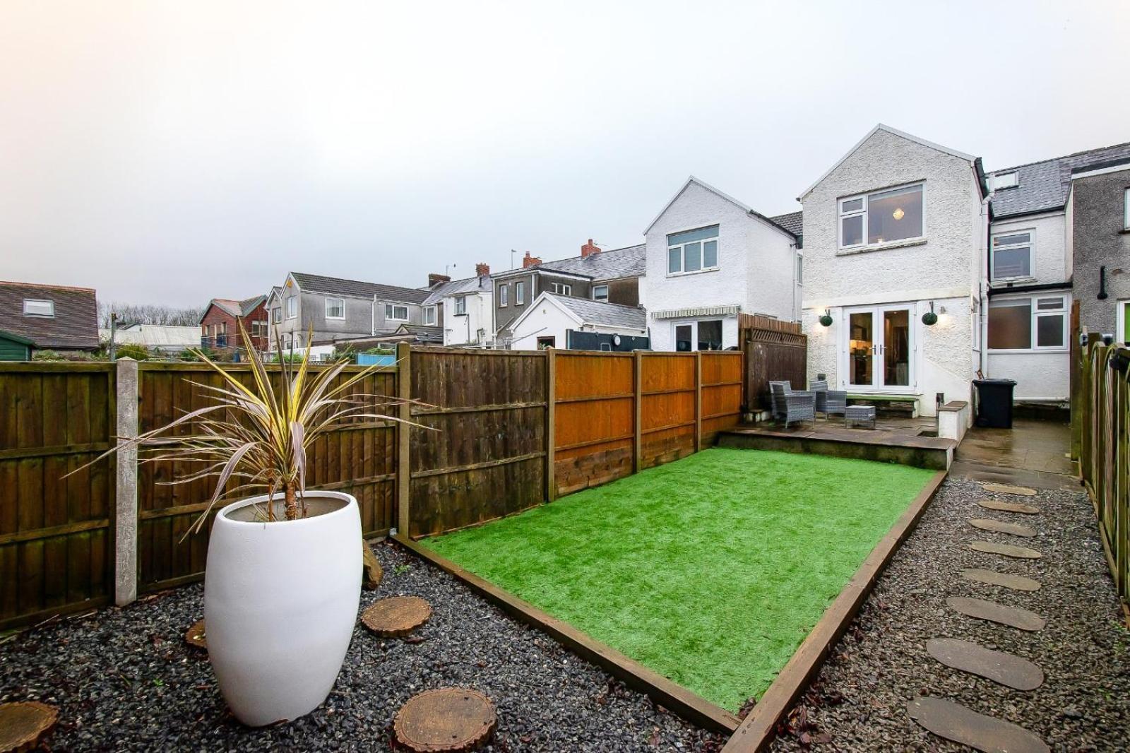 Casa One Hundred - A Beautiful 4 Bed House On The Beach Front Swansea Eksteriør billede