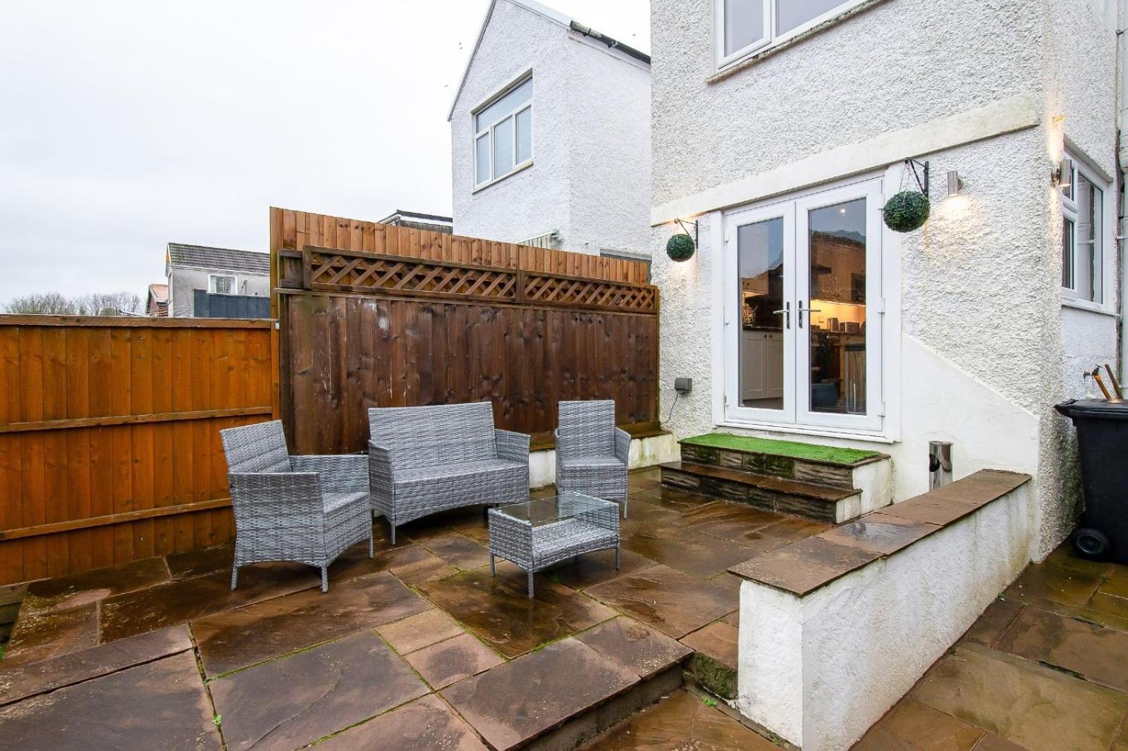 Casa One Hundred - A Beautiful 4 Bed House On The Beach Front Swansea Eksteriør billede