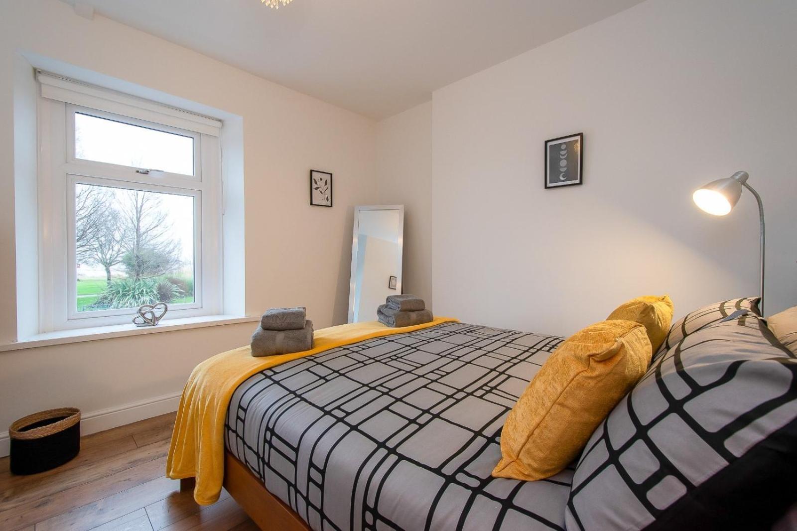 Casa One Hundred - A Beautiful 4 Bed House On The Beach Front Swansea Eksteriør billede
