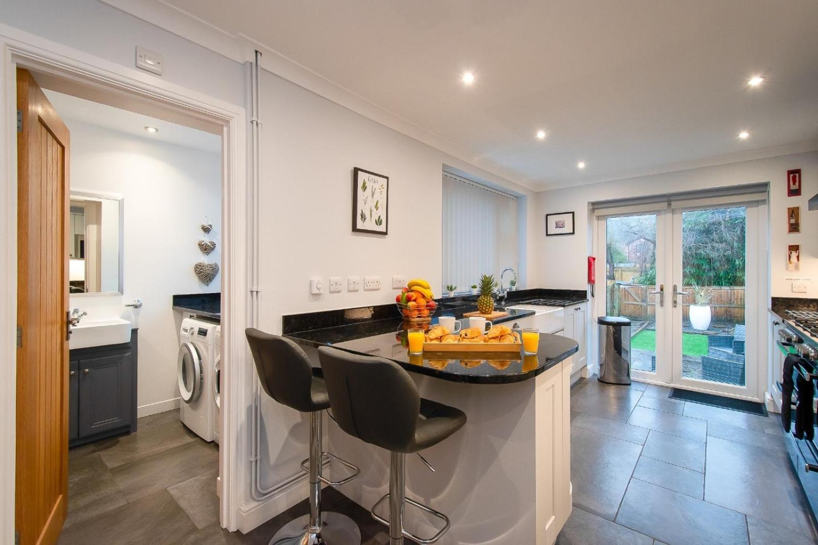 Casa One Hundred - A Beautiful 4 Bed House On The Beach Front Swansea Eksteriør billede