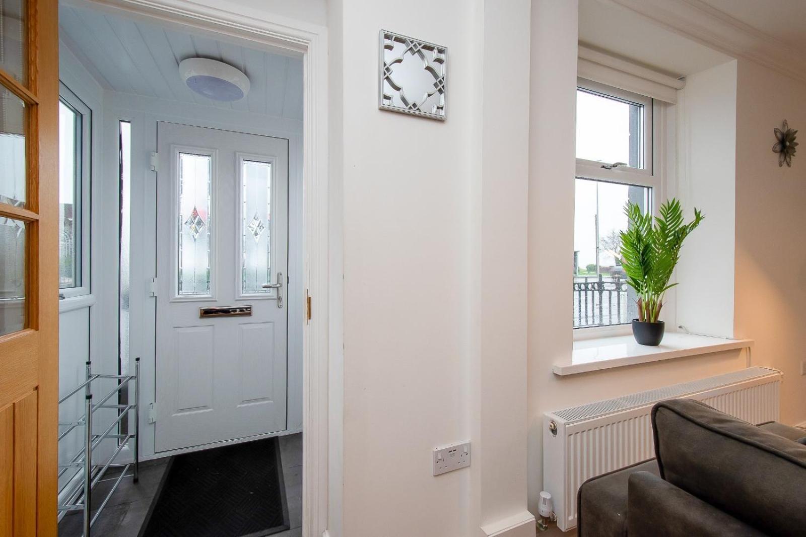 Casa One Hundred - A Beautiful 4 Bed House On The Beach Front Swansea Eksteriør billede