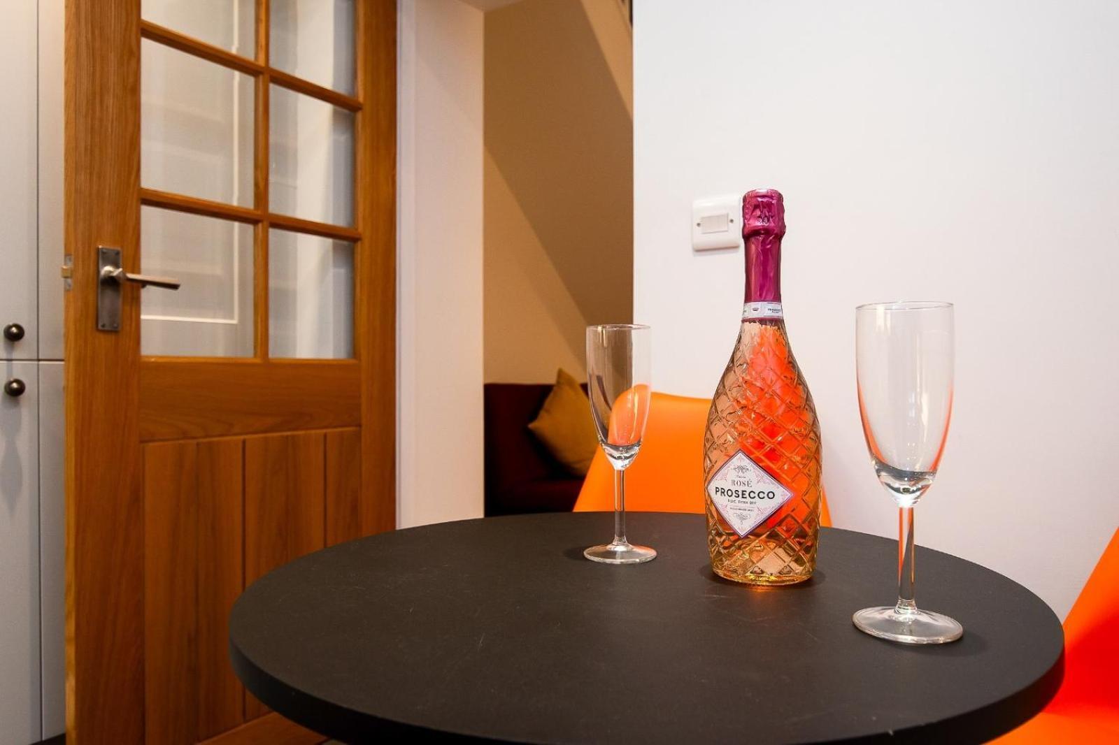 Casa One Hundred - A Beautiful 4 Bed House On The Beach Front Swansea Eksteriør billede