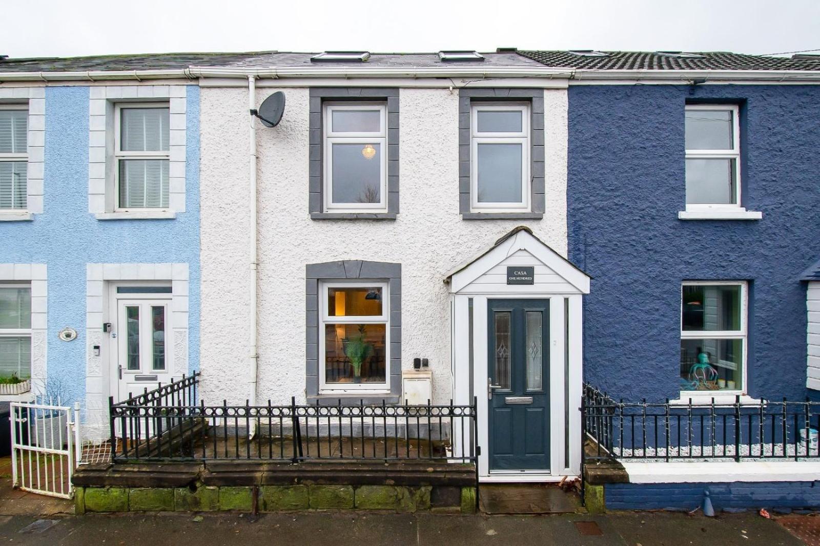 Casa One Hundred - A Beautiful 4 Bed House On The Beach Front Swansea Eksteriør billede