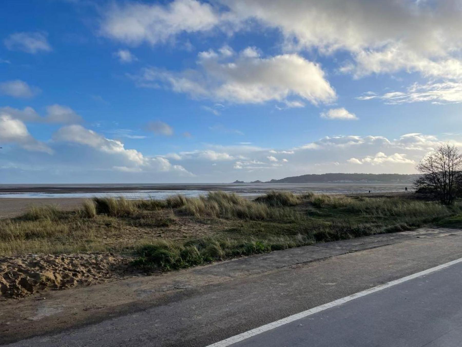 Casa One Hundred - A Beautiful 4 Bed House On The Beach Front Swansea Eksteriør billede
